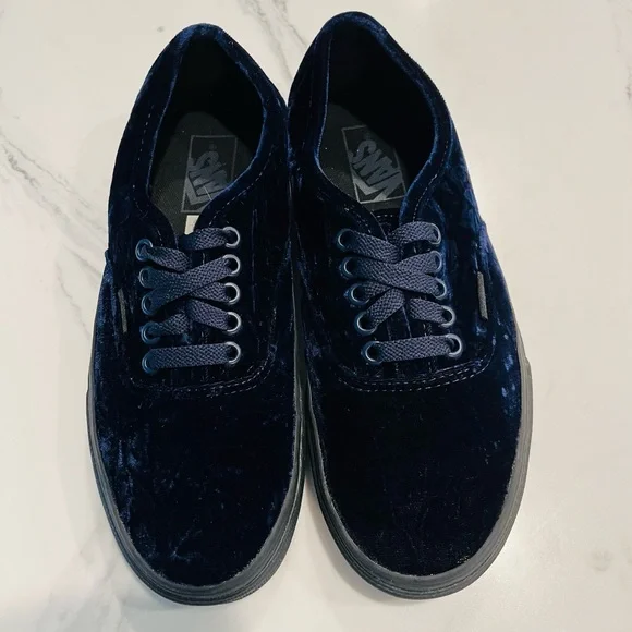 BUNDLE Vans Velvet Navy Blue Unisex Sneaker with Off The Wall Canvas Tote Bag - Picture 3 of 7